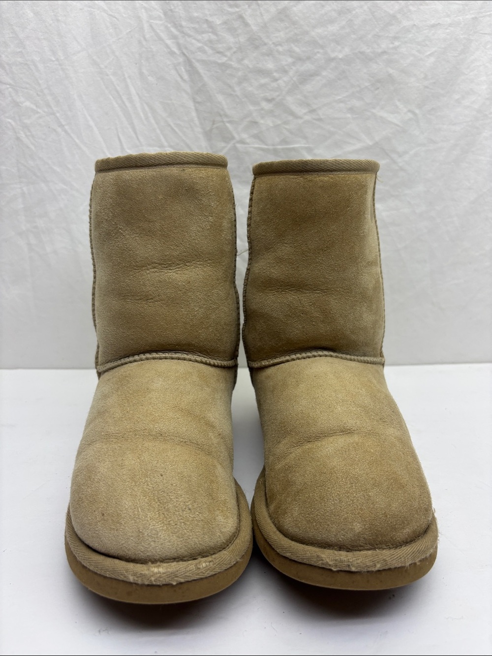 UGG Women's Classic Short Boot, women’s SZ 6, box 50